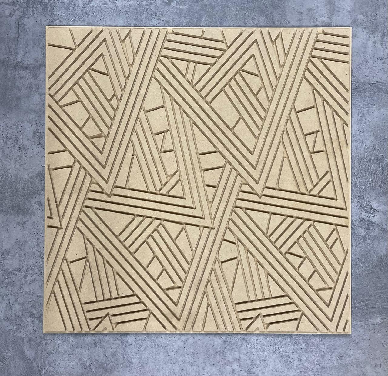 Tablero con grabado geométrico